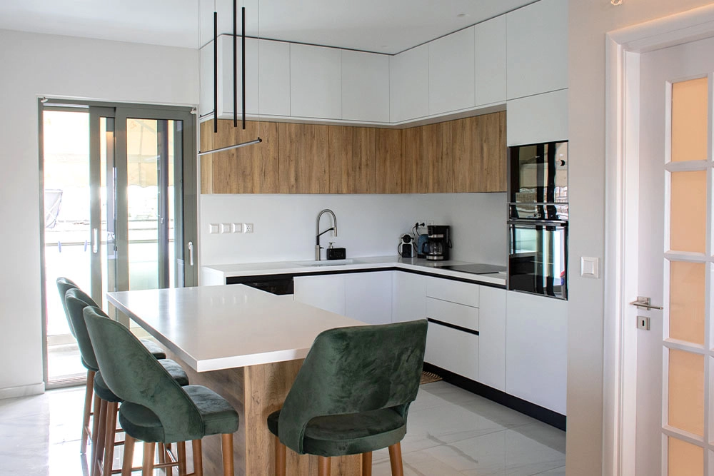 Κατασκευή Λευκής Κουζίνας με Ξύλο