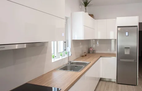 Κατασκευή Μοντέρνας Λευκής Κουζίνας