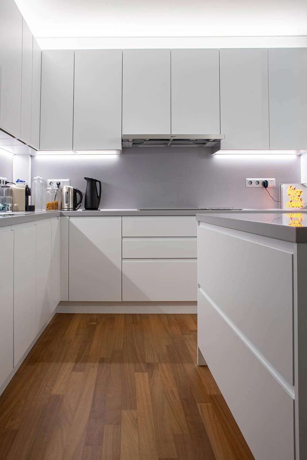 Κατασκευή Λευκής κουζίνας με Corian