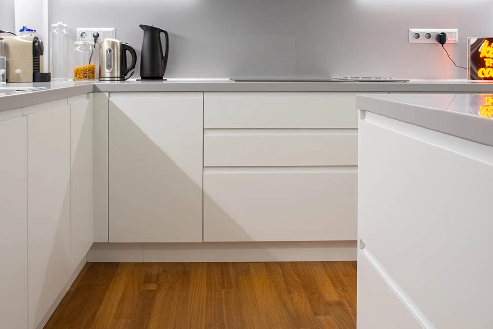 Κατασκευή Λευκής κουζίνας με Corian