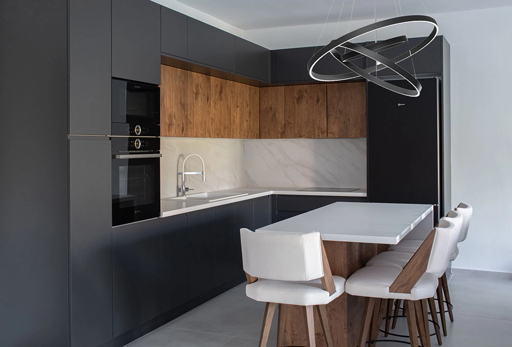 Κατασκευή δίχρωμης κουζίνας