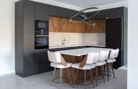 Κατασκευή δίχρωμης κουζίνας