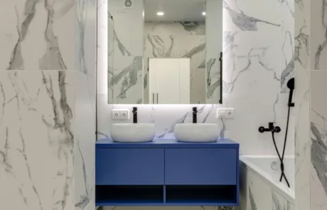 Κατασκευή έπιπλο μπάνιου σε χρώμα μπλε